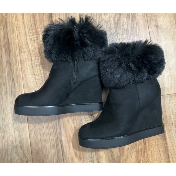 NWT Faux Fur Lined Wedge Bootie - Black Suede Size 8 - Picture 3 of 12